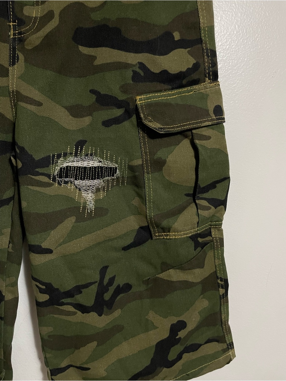 Streetwear Distressed Camo Cargo Jorts - Picture 7 of 8